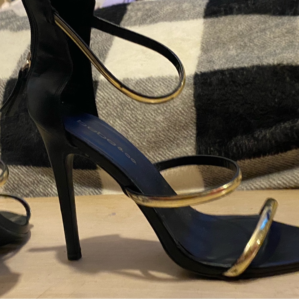 BEBE size 8 gold and black heels